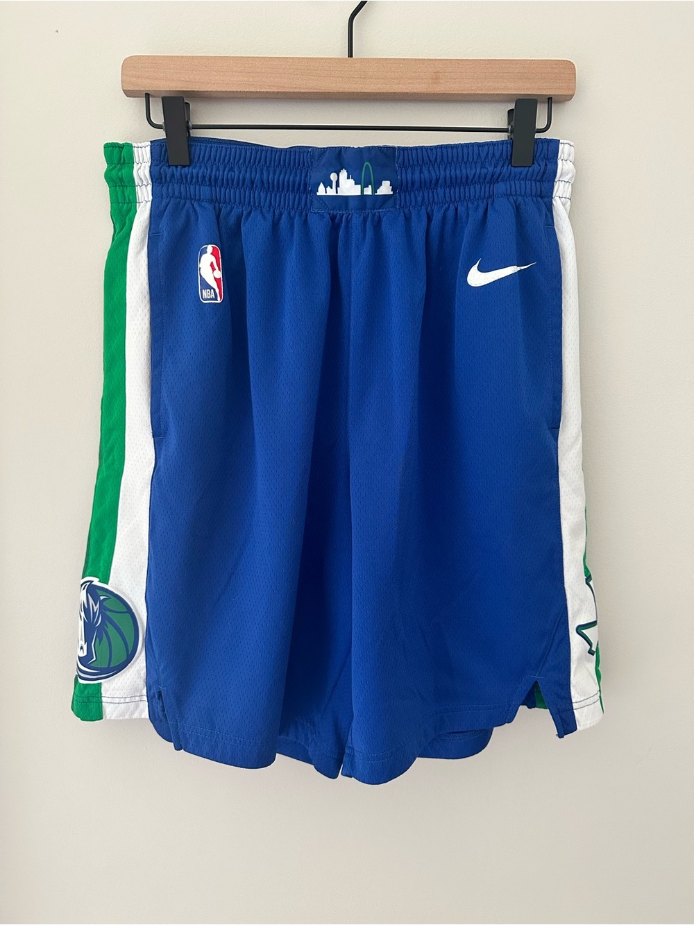 Nike Men's Blue White Green NBA Mavericks Basketball Shorts City Edition Sz L